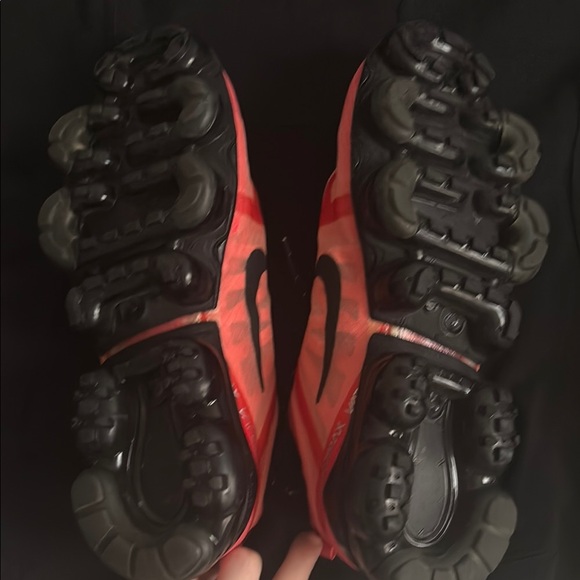 Nike Red Athletic Shoes with Black Accents and Lightweight Design - Picture 5 of 8